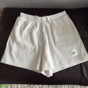 ALO Yoga Muse Short In Ivory